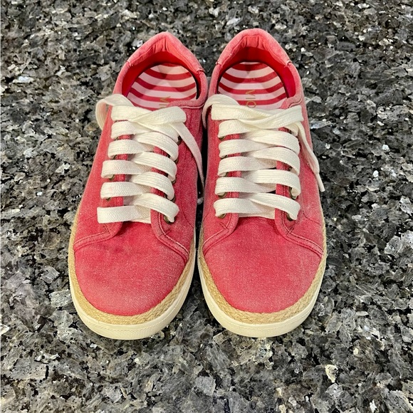 Women’s Vionic Red Hattie Canvas and Jute Sneakers Size 7 - Picture 1 of 8